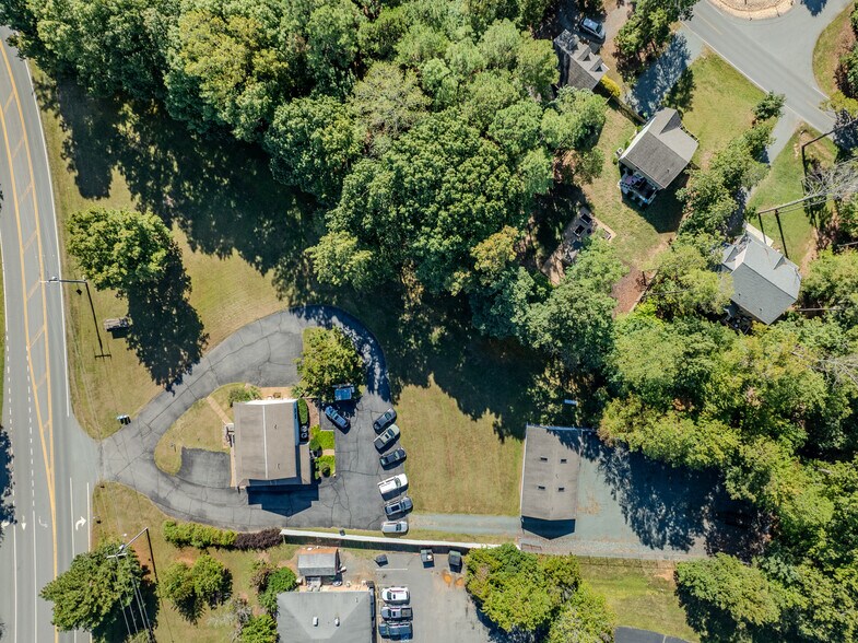 More Photos Of 2704 Lake Monticello Rd, Palmyra Office For Sale