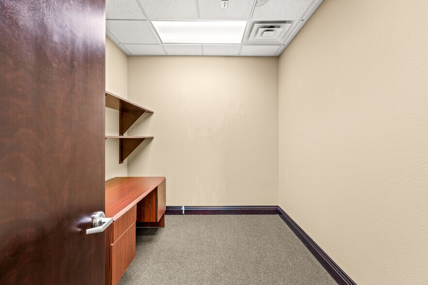 More Photos Of 7836 W Sahara Ave, Las Vegas Office For Sale