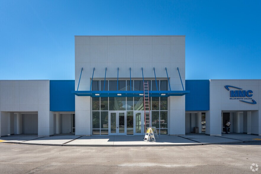 More Photos Of 8085 Rivers Ave, North Charleston Office For Lease