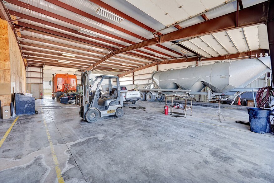 More Photos Of 2500 S Crane, Odessa Warehouse For Sale