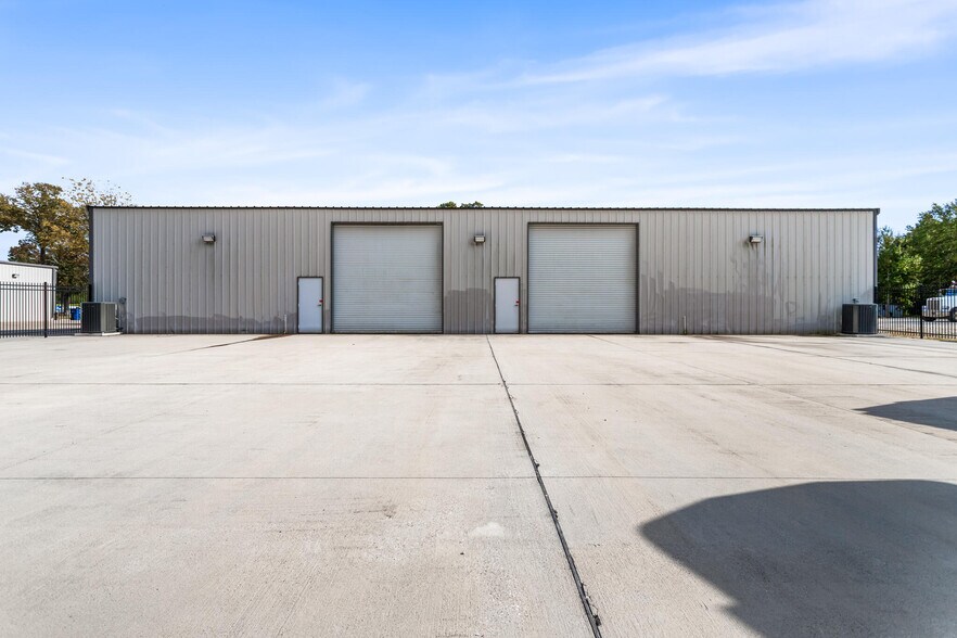 More Photos Of 3144 Texas Ave, Bridge City Warehouse For Lease