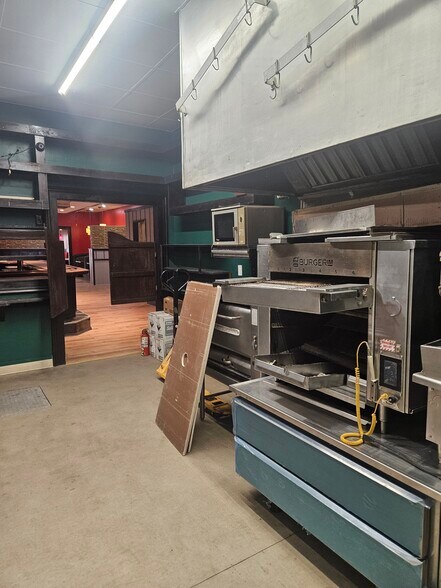 More Photos Of 220 Sycamore St, Oil City General Retail For Sale