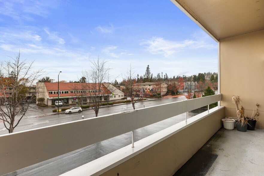 More Photos Of 22030 7th Ave S, Des Moines Medical For Sale