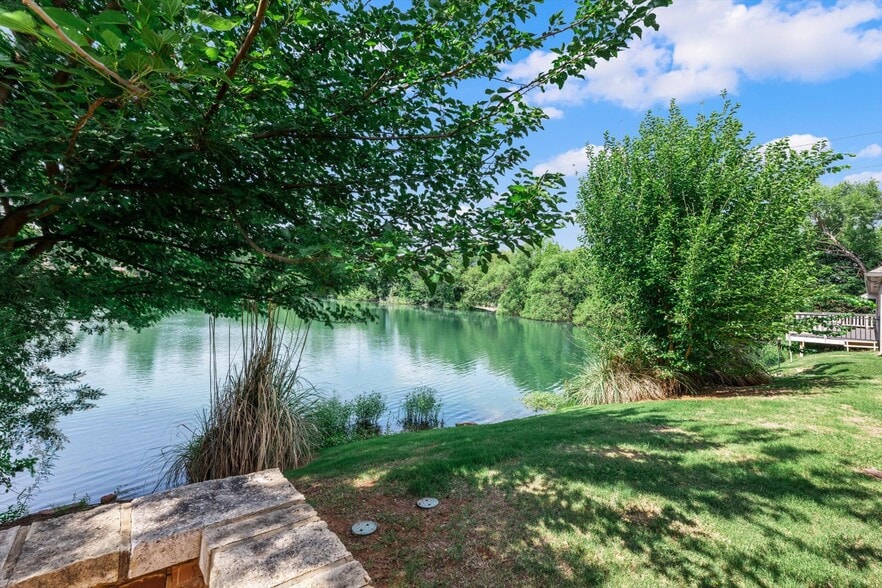 More Photos Of 2224 Bridgeview Blvd, Edmond Office For Sale