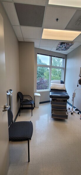 More Photos Of 46161 Westlake Dr, Sterling Office For Sale
