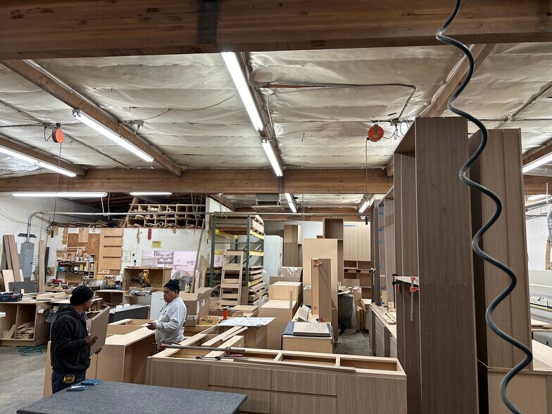 More Photos Of 9036 Owensmouth Ave, Canoga Park Manufacturing For Lease
