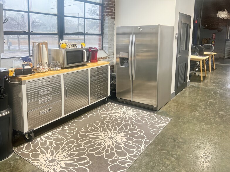 More Photos Of 12461 Veterans Memorial Hwy, Douglasville Coworking Space