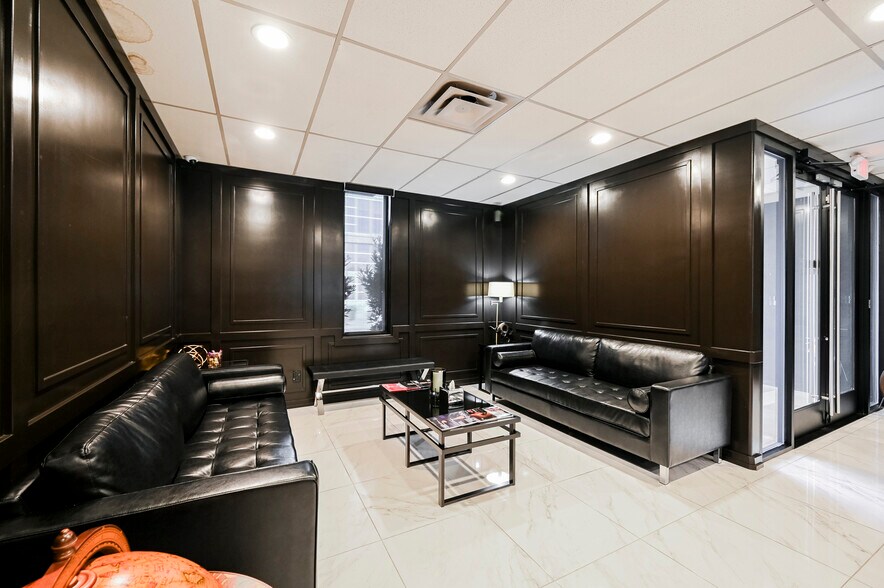 More Photos Of 630 S 3rd St, Las Vegas Office For Sale