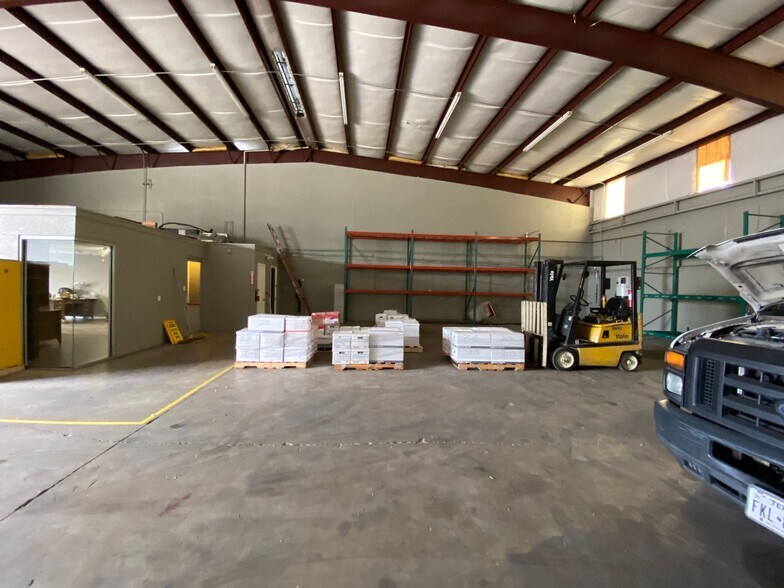 More Photos Of 6030-6040 Brittmoore Rd, Houston Warehouse For Lease