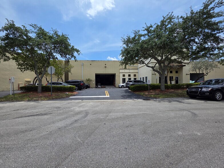 More Photos Of 10420 NW 37th Ter, Miami Warehouse For Sale