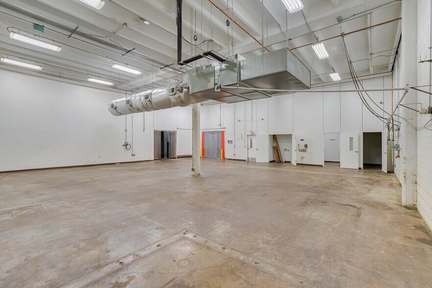 More Photos Of 2920 Shotts St, Fort Worth Distribution For Lease