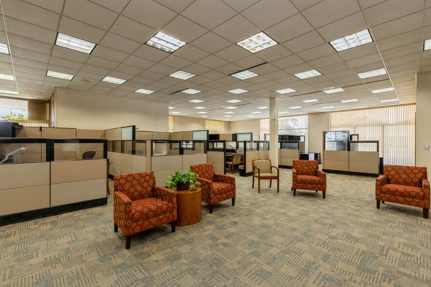 More Photos Of 4505 Douglas Ave, Des Moines General Retail For Sale