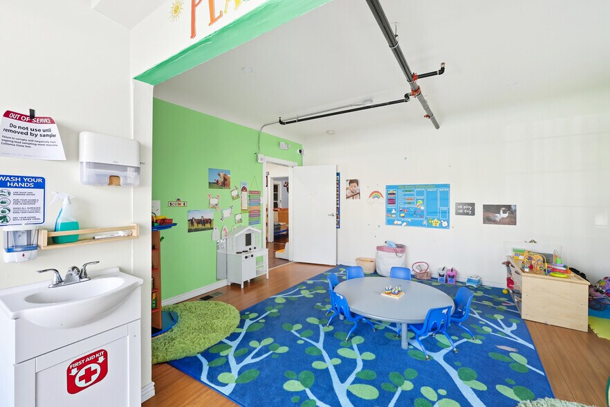 More Photos Of 522 W VERNON Ave, Los Angeles Daycare Center For Sale