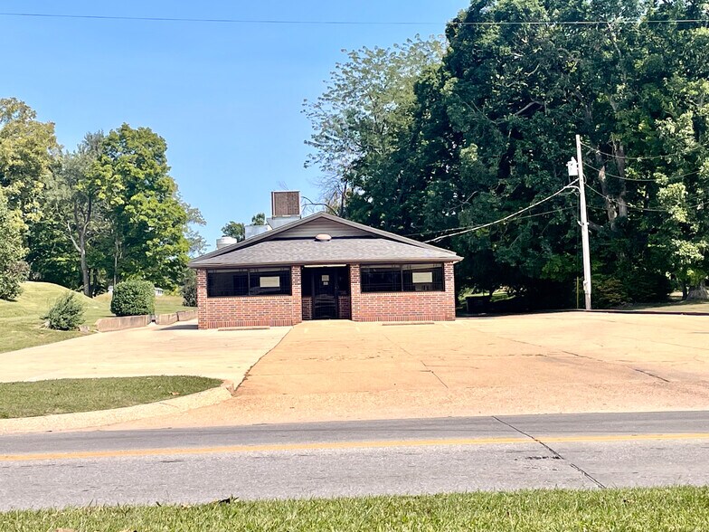 More Photos Of 924 N Main St, Mountain Grove Restaurant For Sale