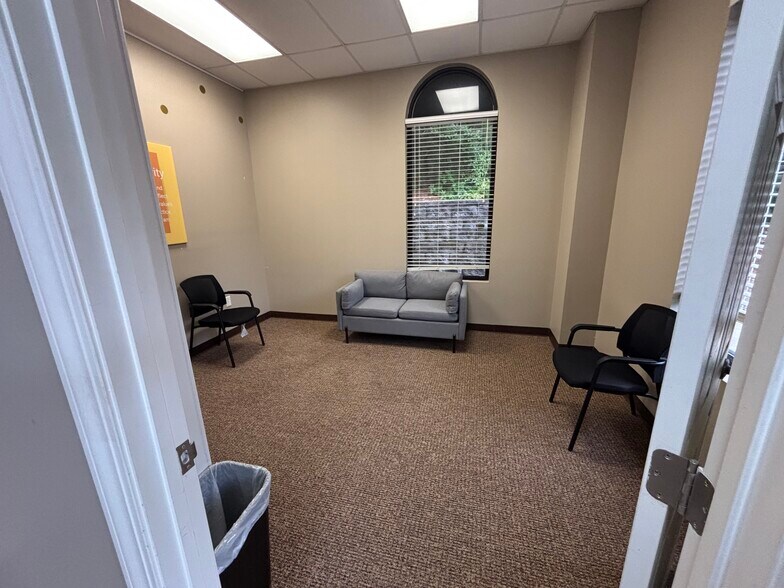 More Photos Of 108 Oak Park Dr, Irmo Office For Lease