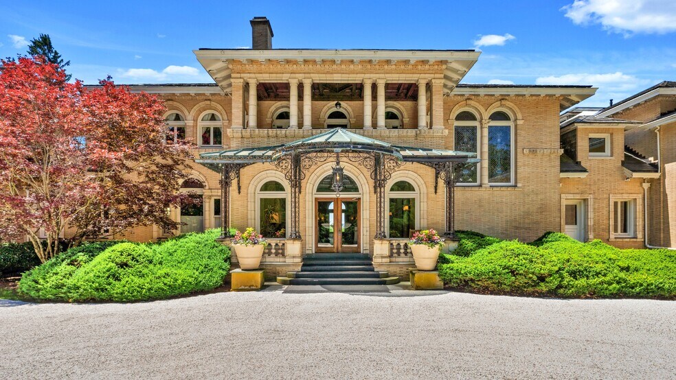 More Photos Of 11 Hawthorne Rd, Lenox Hotel For Sale