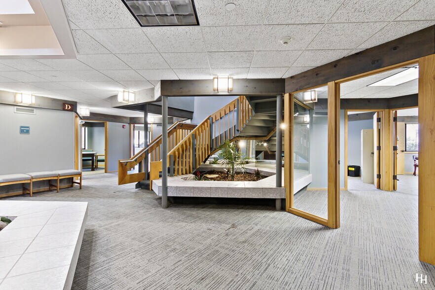 More Photos Of 970 McHenry Ave, Crystal Lake Medical For Sale