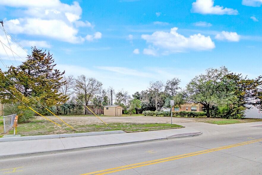 More Photos Of 903 S Texas Ave, College Station Office For Lease