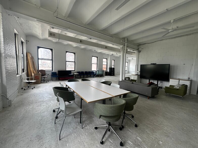 More Photos Of 240 Meserole St, Brooklyn Warehouse For Lease