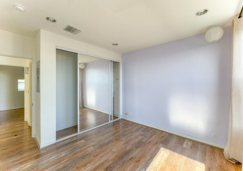 More Photos Of 106-108 W Channel Rd, Santa Monica Storefront Retail Office For Lease