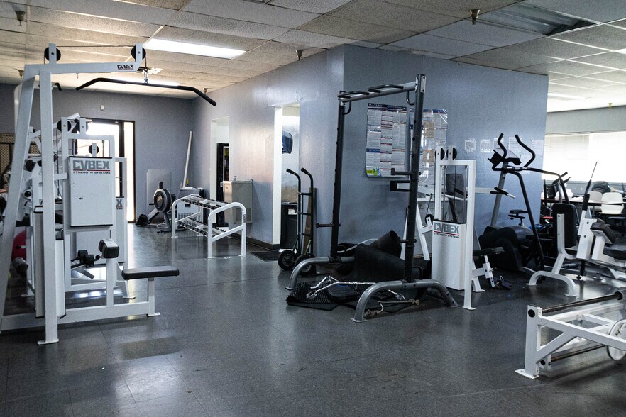 More Photos Of 3033 Military Pky, Mesquite Warehouse For Lease