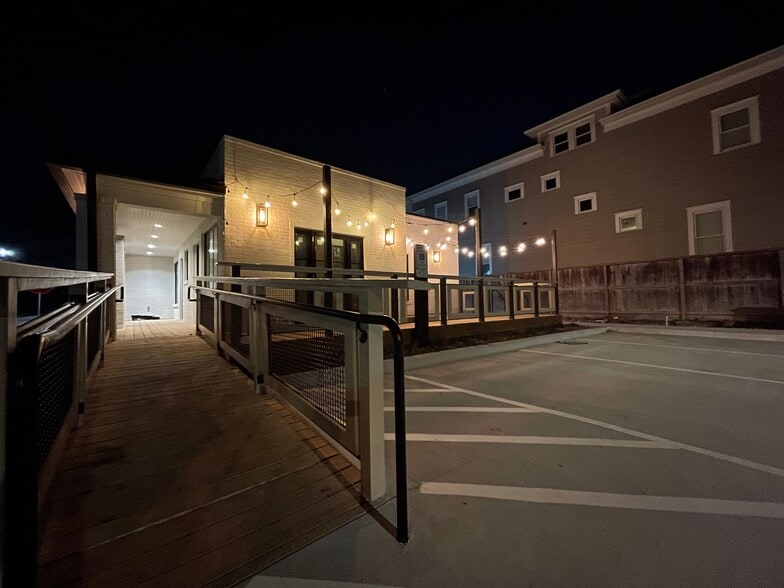 More Photos Of 2601 Baylor St, Houston Restaurant For Sale