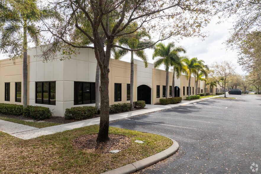 More Photos Of 12550 Professional Park Dr, Fort Myers Office For Lease