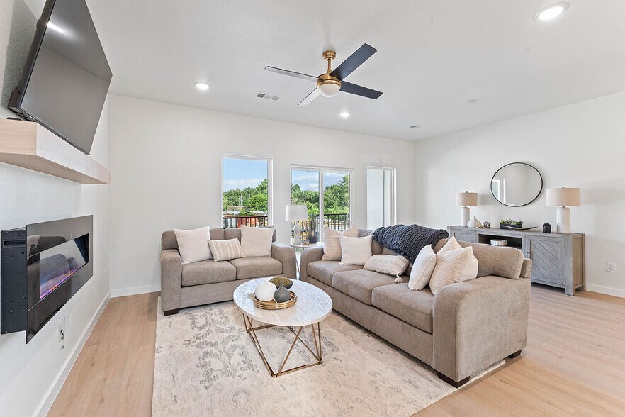 More Photos Of 1982 S Razorback Rd, Fayetteville Apartments For Sale