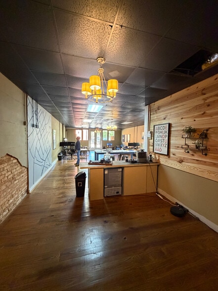 More Photos Of 105 W Pickens St, Abbeville Storefront Retail Residential For Sale