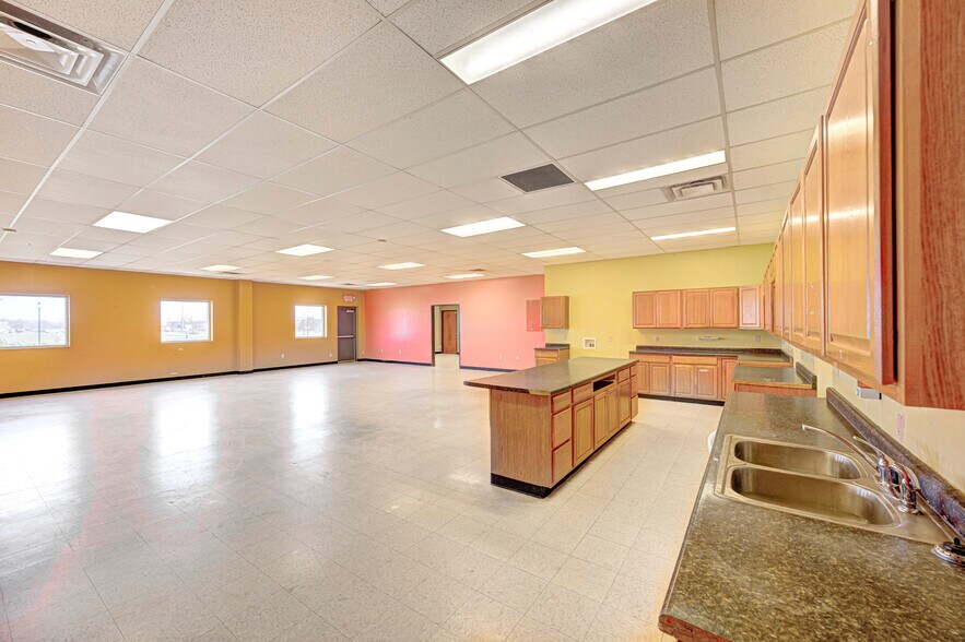 More Photos Of 1400 Commerce Pky, Franklin Warehouse For Lease