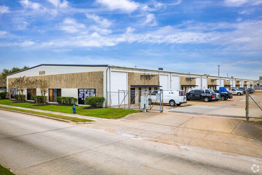 6989 W Little York Rd, Houston, TX 77040 Industrial