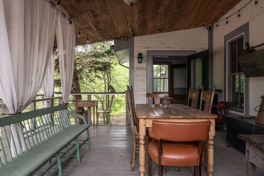 More Photos Of 102 Main St, Jefferson Hotel For Sale