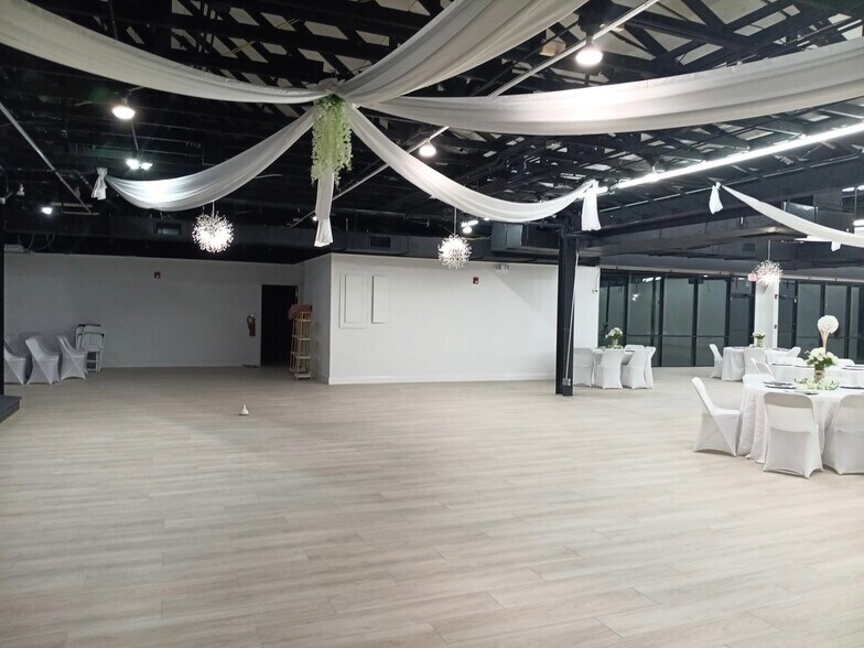More Photos Of 5000 McGinnis Ferry Rd, Alpharetta General Retail For Sale