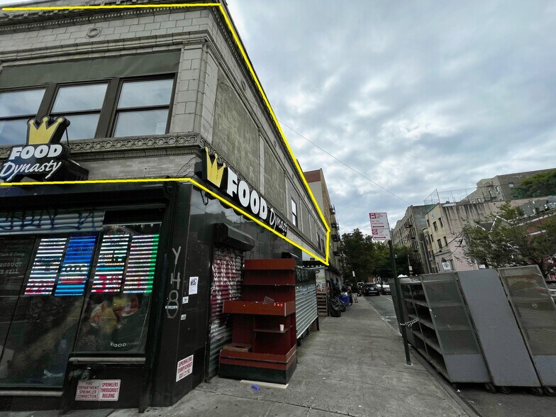 More Photos Of 40-2038 W Burnside Ave, Bronx Storefront Retail Office For Lease