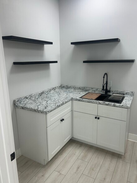 More Photos Of 840 E Main St, Gainesville Medical For Lease