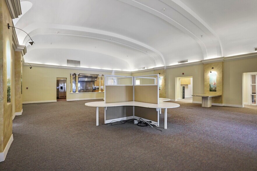 More Photos Of 155 8th St N, Saint Petersburg Office Residential For Lease