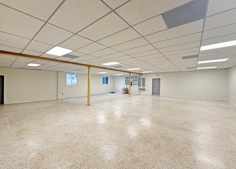 More Photos Of 11911 W Dixie Hwy, Miami Lodge Meeting Hall For Sale