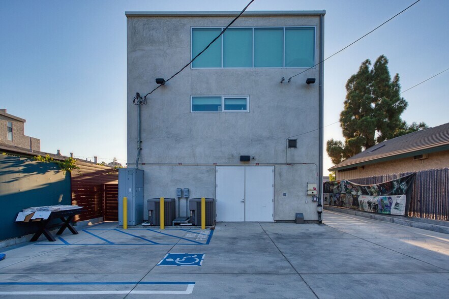 More Photos Of 542 N Larchmont Blvd, Los Angeles Office For Sale