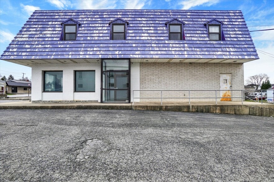 More Photos Of 1938 W Market St, York Freestanding For Sale