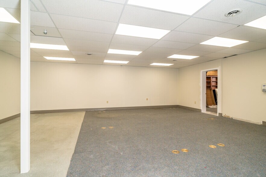 More Photos Of 1600 N Coalter St, Staunton Office For Lease