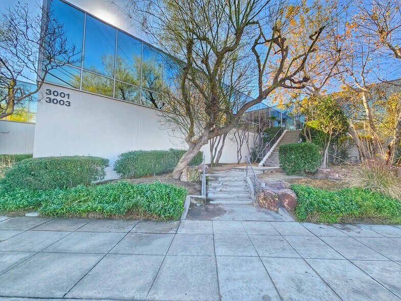 More Photos Of 3001 N San Fernando Blvd, Burbank Light Manufacturing For Lease