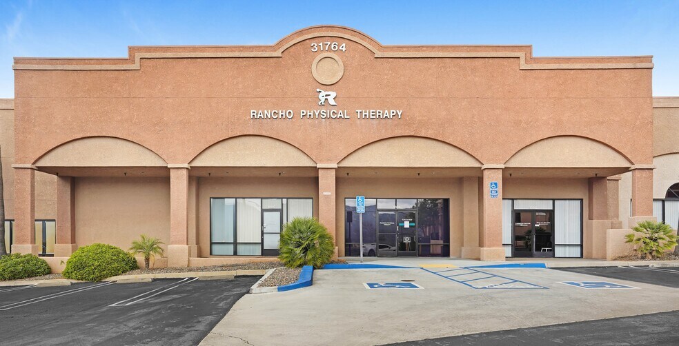 More Photos Of 31750-31764 Casino Dr, Lake Elsinore Storefront For Lease