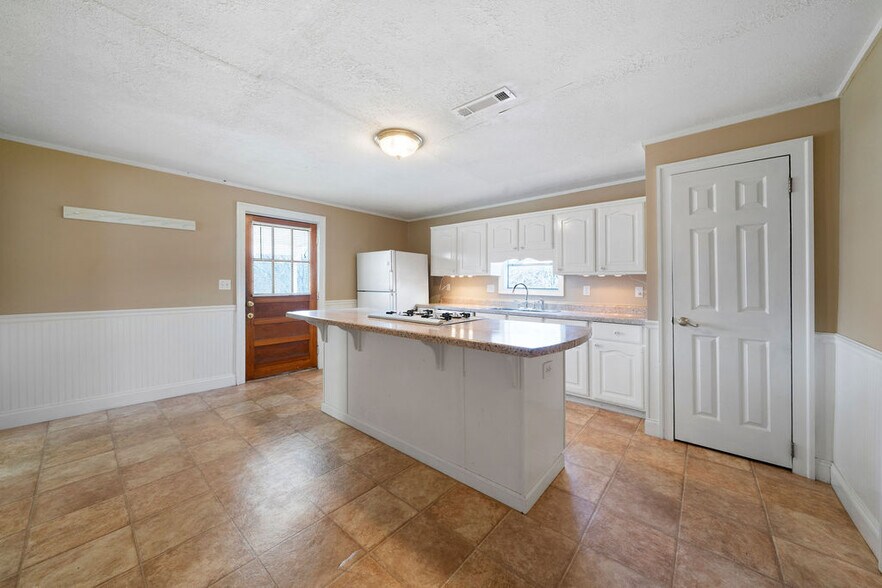 More Photos Of 9 Rome Rd SW, Cave Spring Funeral Home For Sale