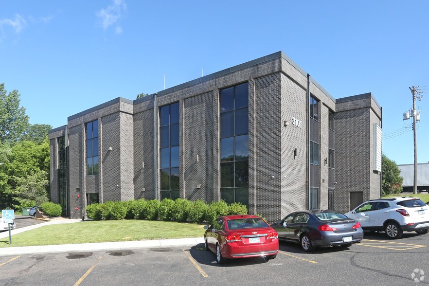 More Photos Of 3101 Old Highway 8, Roseville Office For Lease