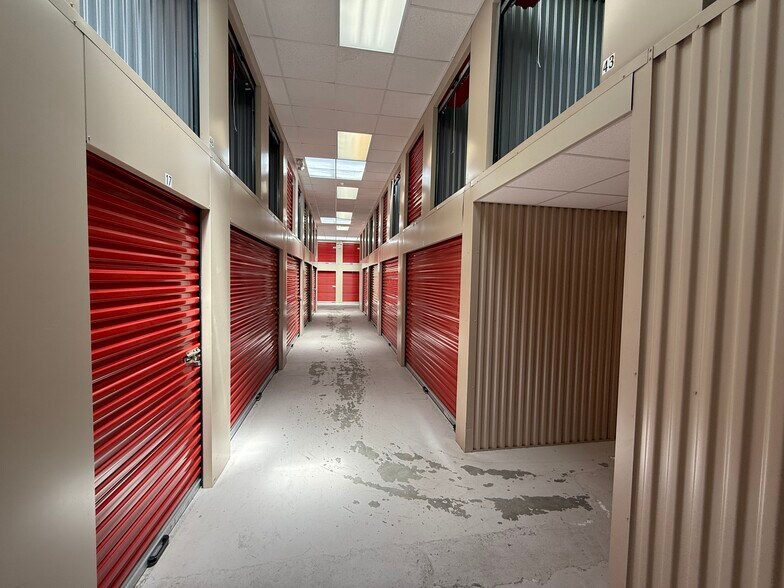 More Photos Of 211B Johnny Mercer Blvd, Savannah Self Storage For Sale