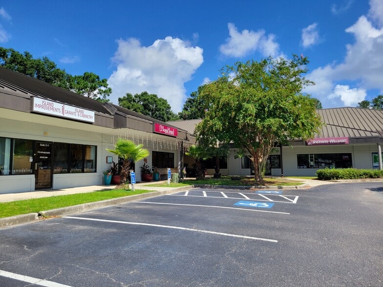 More Photos Of 1541 Fording Island Rd, Hilton Head General Retail For Lease