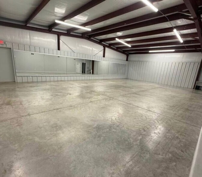 More Photos Of 1305 Filter Plant Dr, Elberton General Retail For Sale