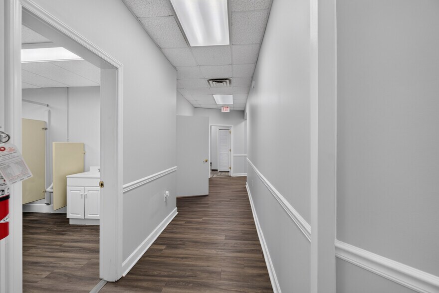 More Photos Of 514 Dabney Rd, Henderson Office For Lease