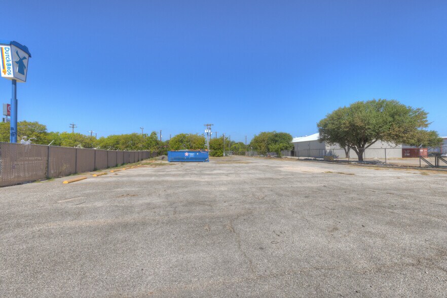 More Photos Of 6226 Fairdale Dr, San Antonio Warehouse For Sale
