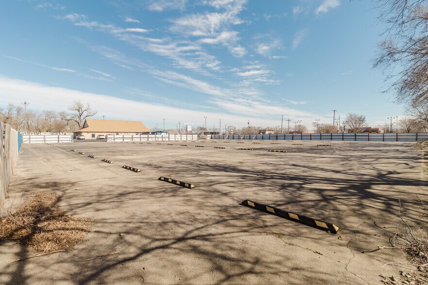 More Photos Of 3101 S Broadway St, Wichita Freestanding For Sale